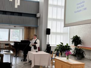 Juontaja: Hilkka Pentinmäki